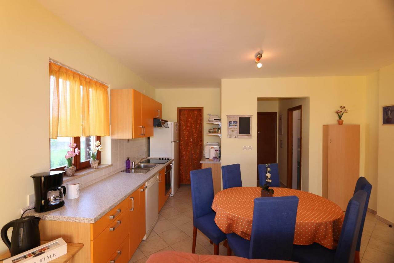 Apartment Dina Šilo Exteriér fotografie